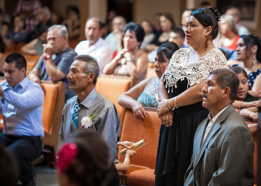 wedding bride family by Oregon photographer M D Vaden