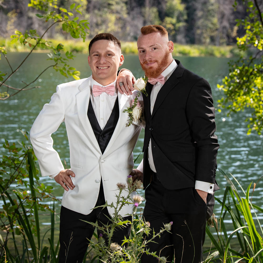 groom and best man near Applegate Valley